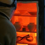 Le raku : cuisson des pièces au four