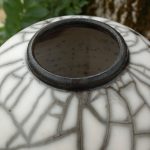 Pièce de poterie réalisée en cuisson raku
